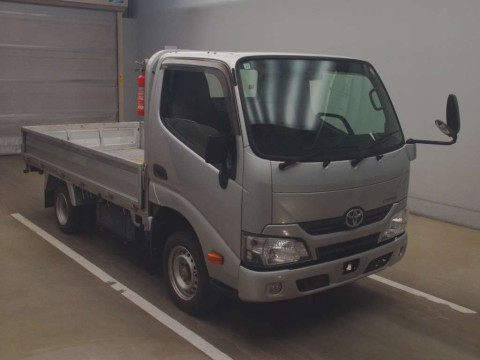 2017 Toyota Dyna Truck TRY230[2]