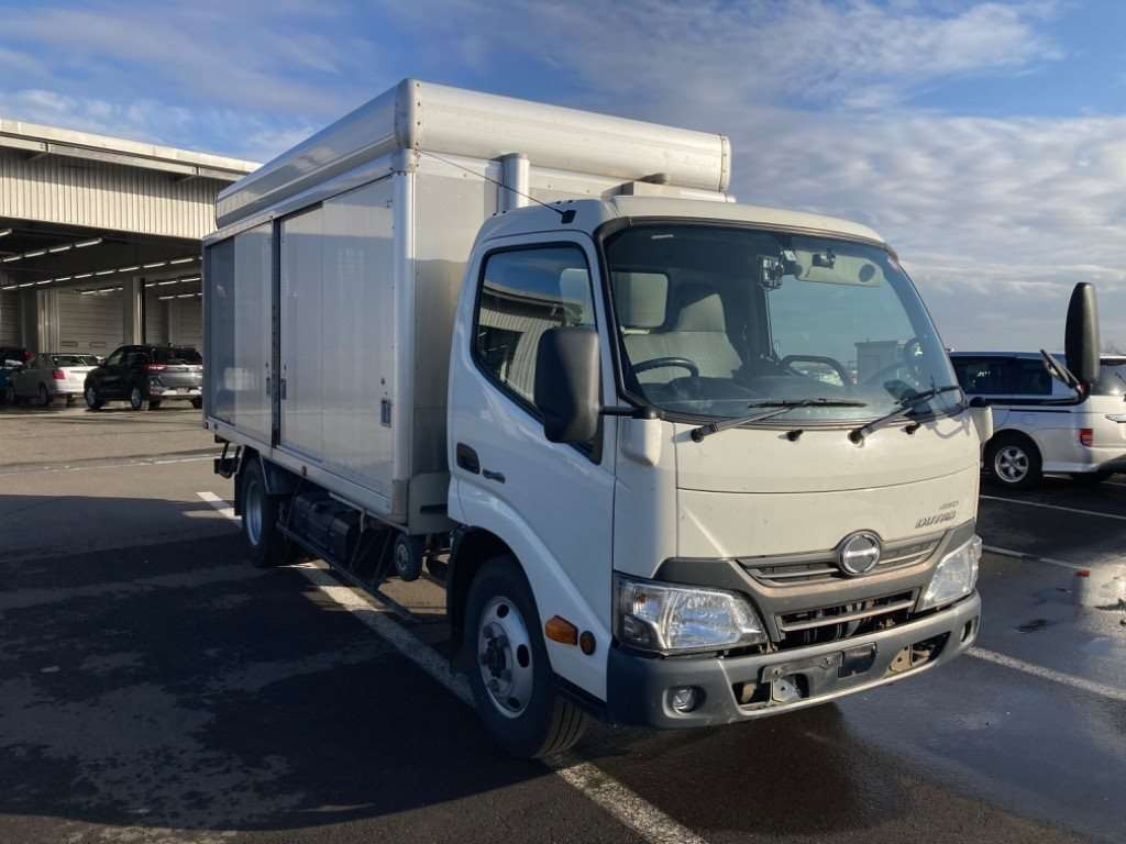 2017 Hino DUTRO XZU695M[2]