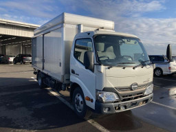 2017 Hino DUTRO