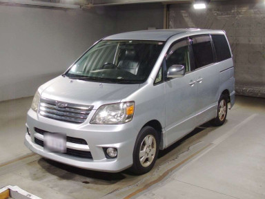 2001 Toyota Noah