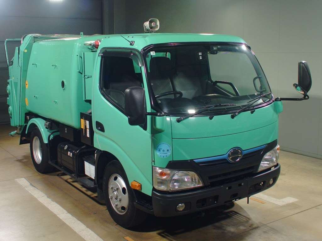 2012 Hino DUTRO XKU600X[2]