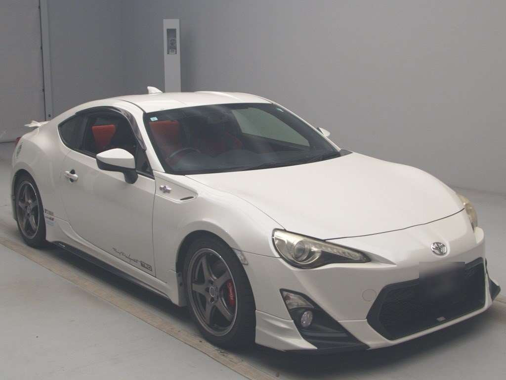 2013 Toyota 86 ZN6[2]