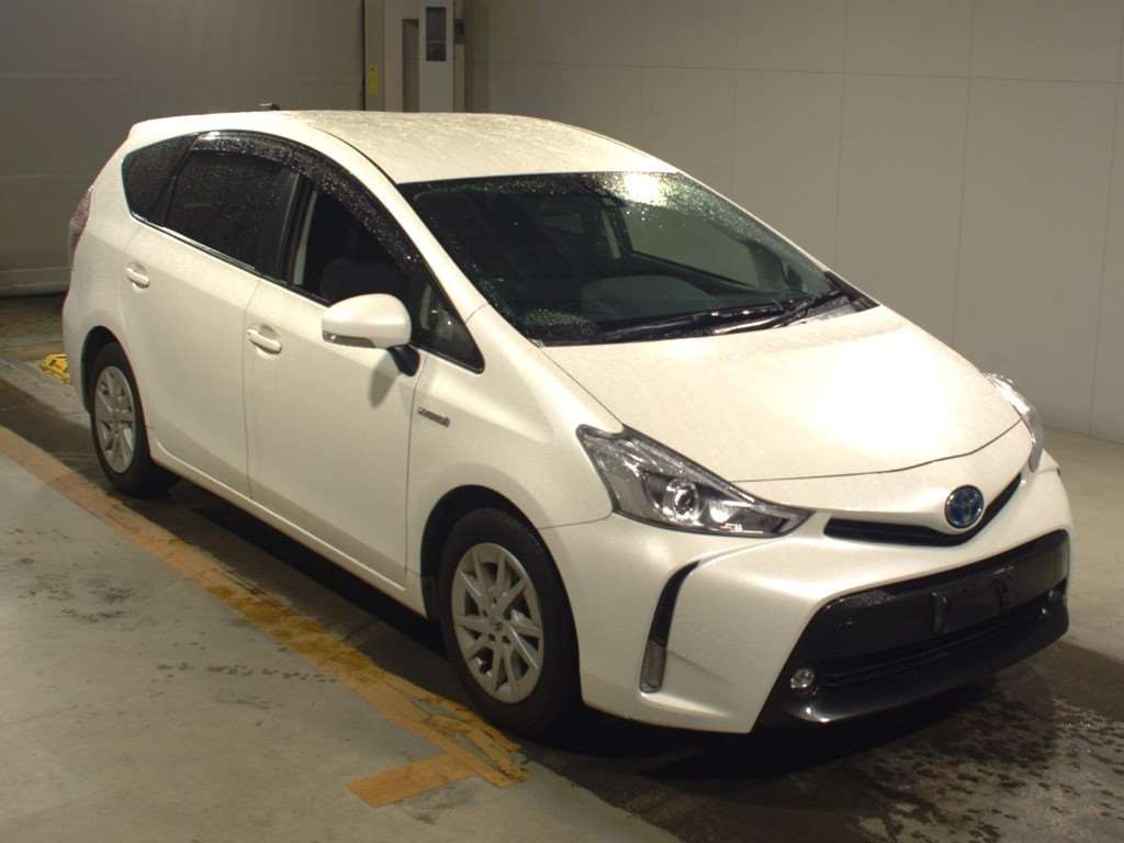 2015 Toyota Prius alpha ZVW41W[2]