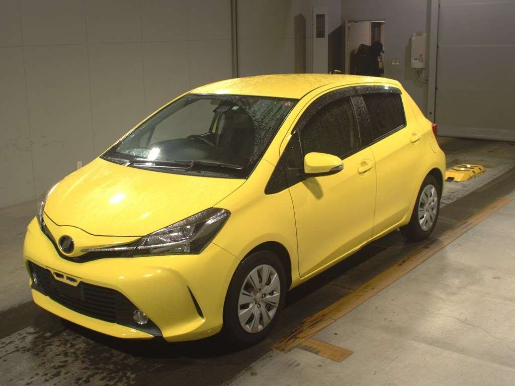 2015 Toyota Vitz NCP131[0]