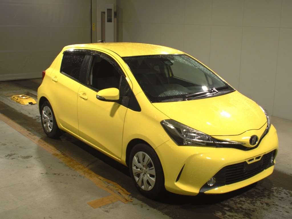 2015 Toyota Vitz NCP131[2]