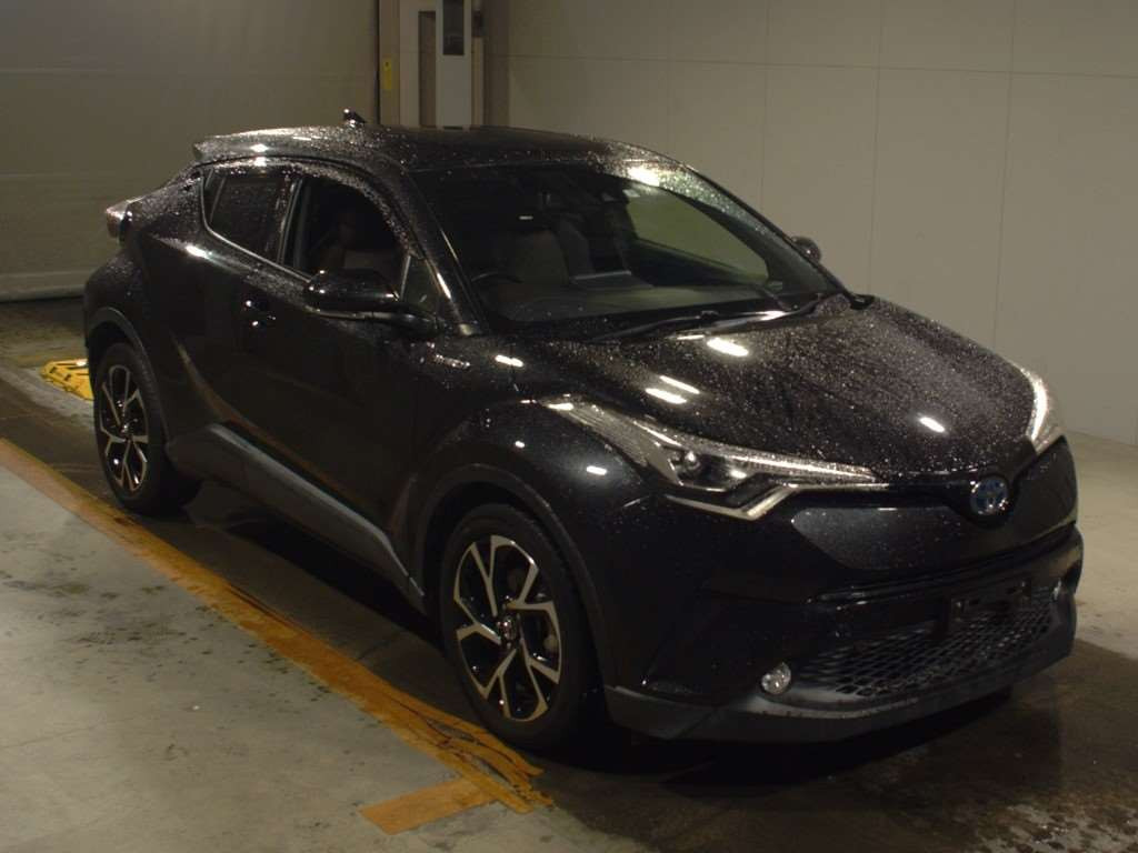 2017 Toyota C-HR ZYX10[2]