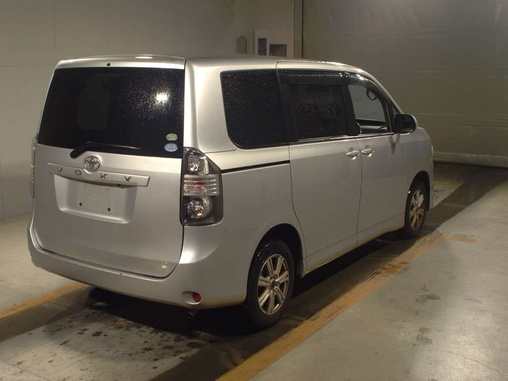 2009 Toyota Voxy ZRR70G[1]