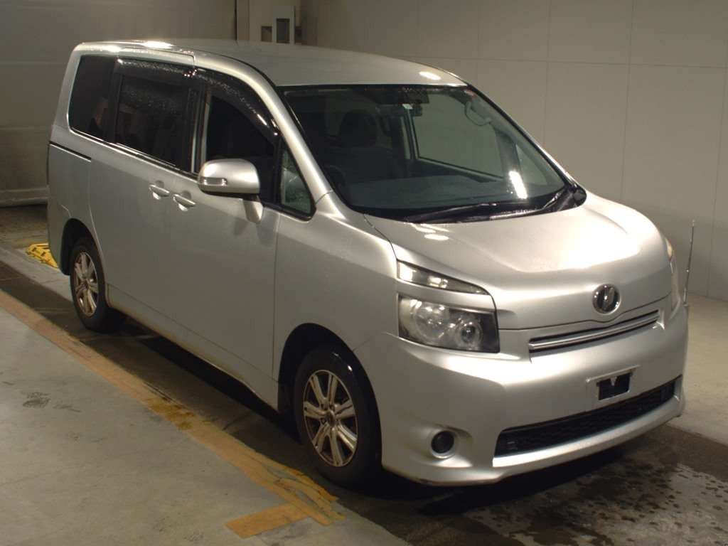 2009 Toyota Voxy ZRR70G[2]