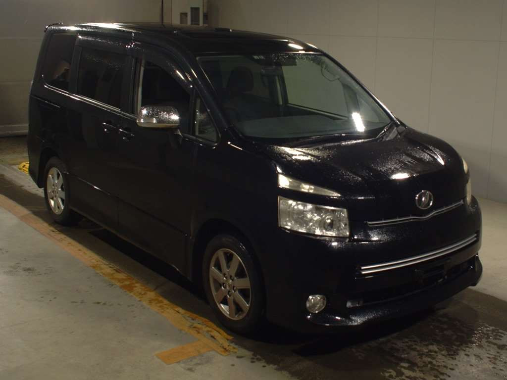 2010 Toyota Voxy ZRR70W[2]