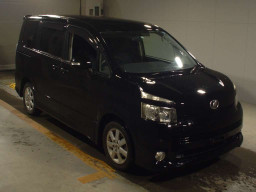 2007 Toyota Voxy