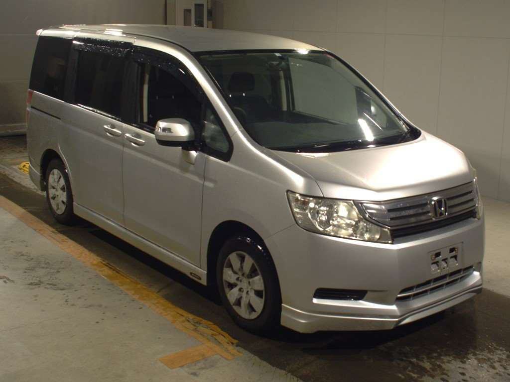 2010 Honda Step WGN RK1[2]