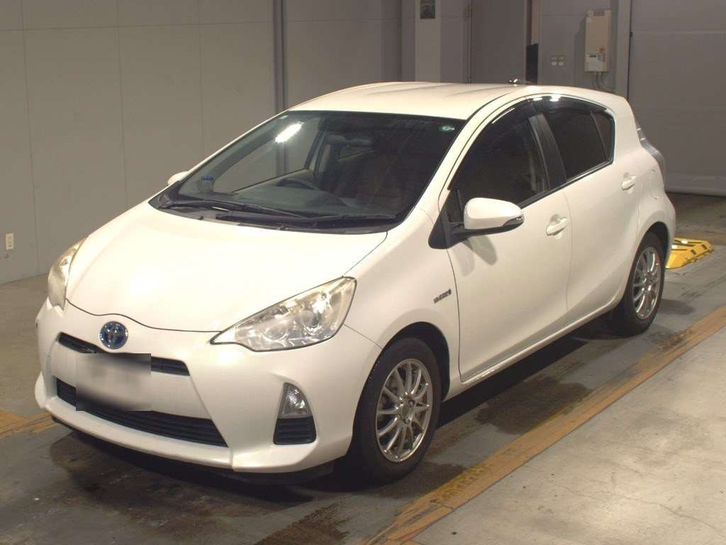 2013 Toyota Aqua NHP10[0]