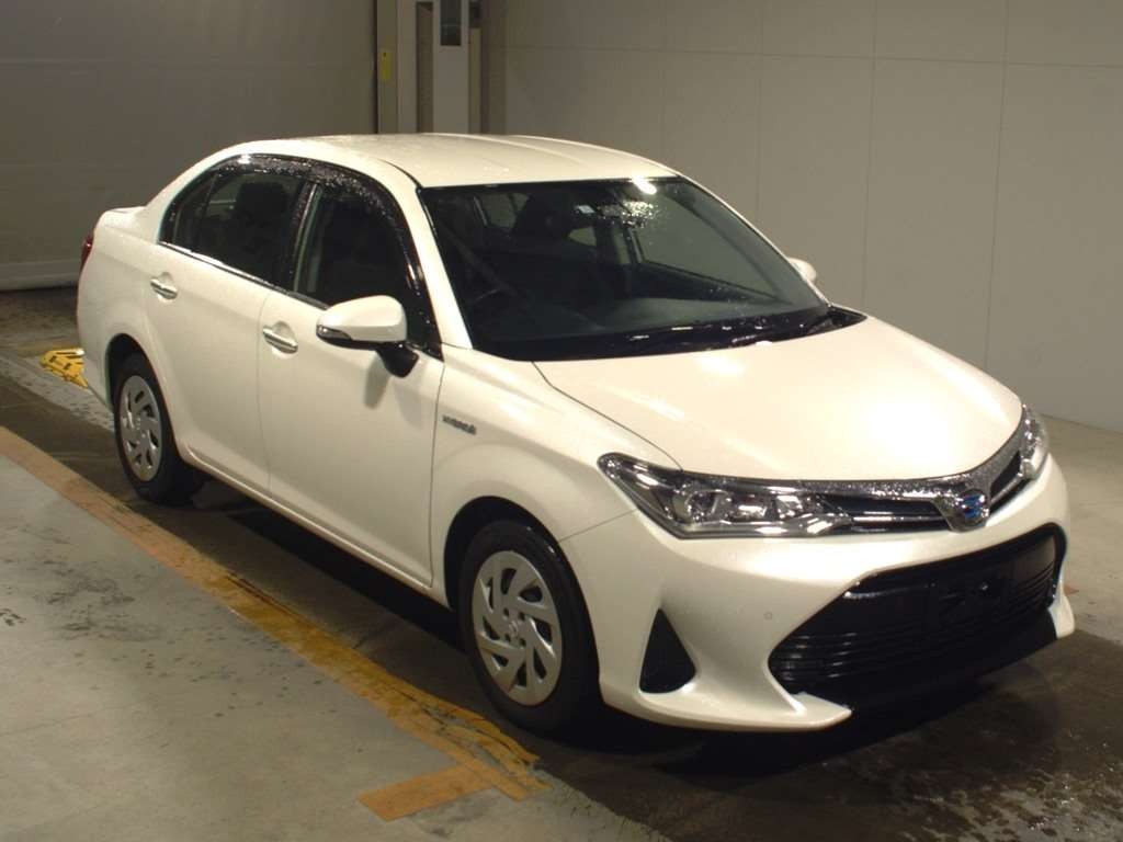 2017 Toyota Corolla Axio NKE165[2]