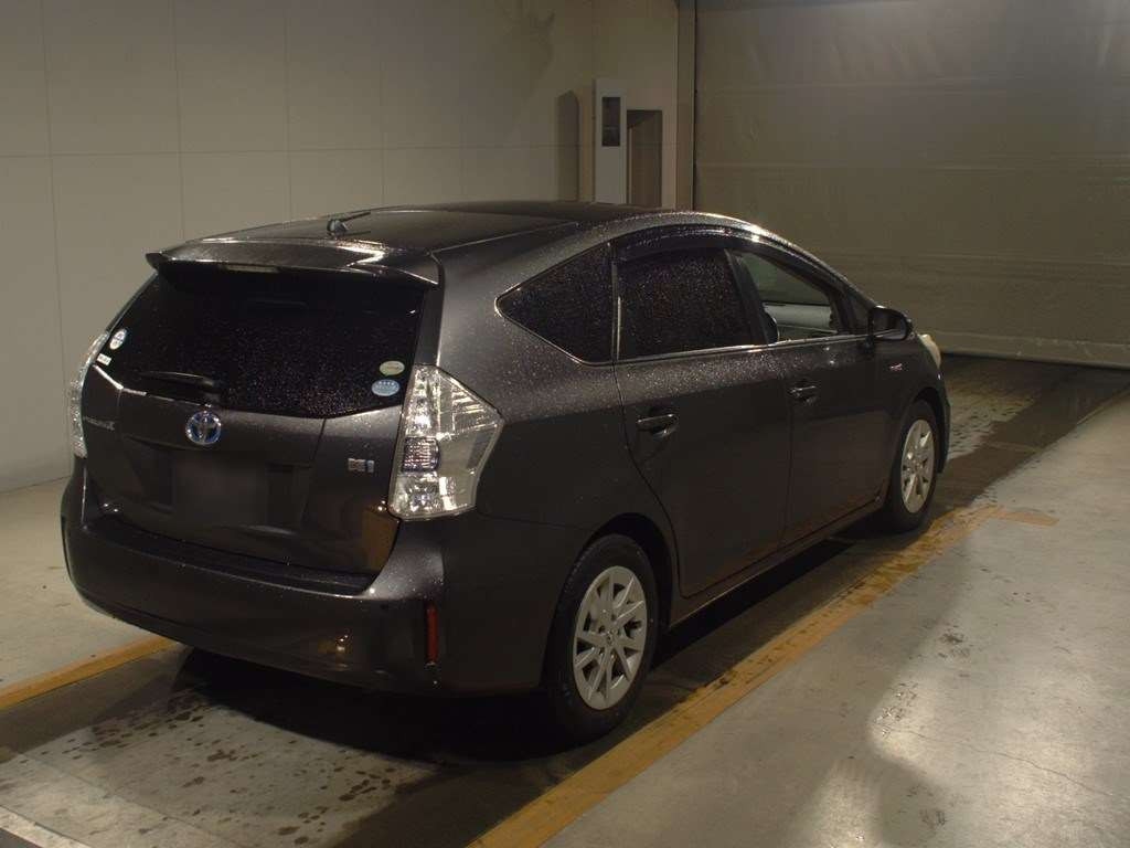 2012 Toyota Prius alpha ZVW40W[1]