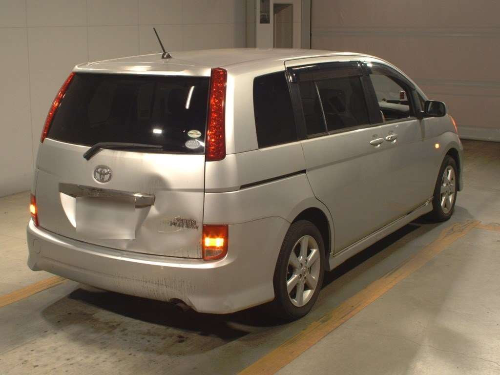 2005 Toyota Isis ANM10W[1]