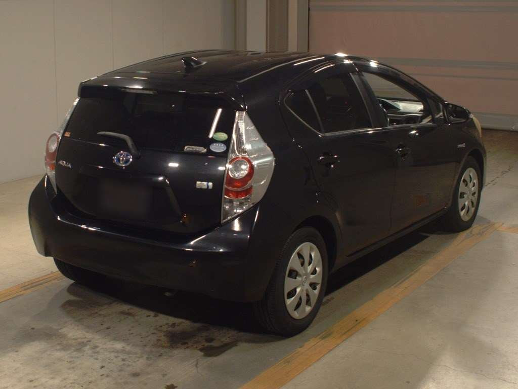 2012 Toyota Aqua NHP10[1]