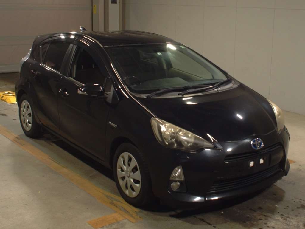 2012 Toyota Aqua NHP10[2]