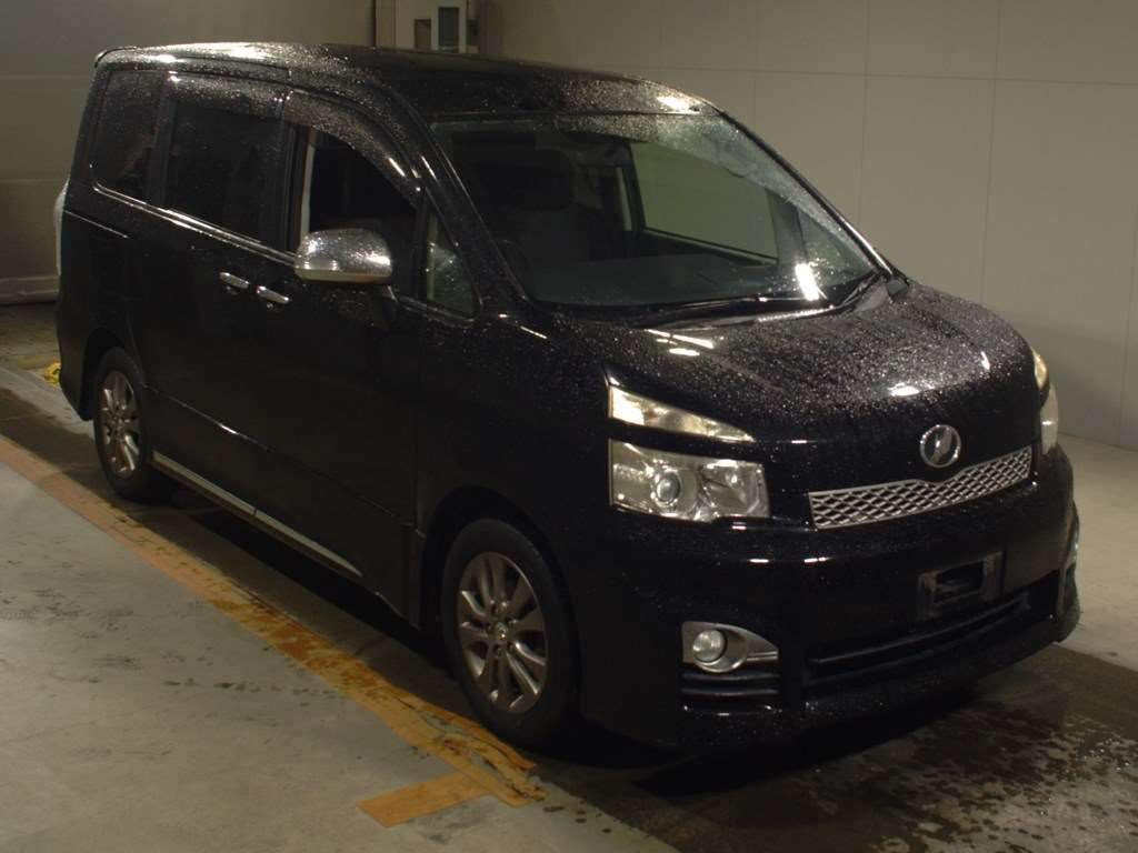 2011 Toyota Voxy ZRR70W[2]