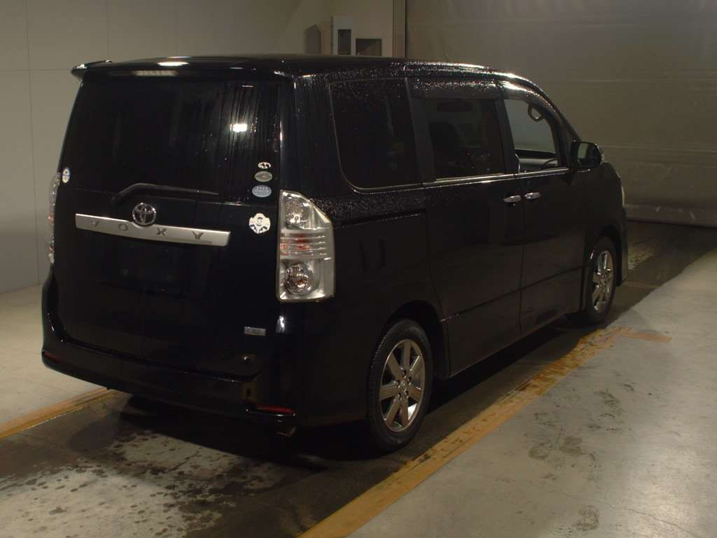 2009 Toyota Voxy ZRR70W[1]