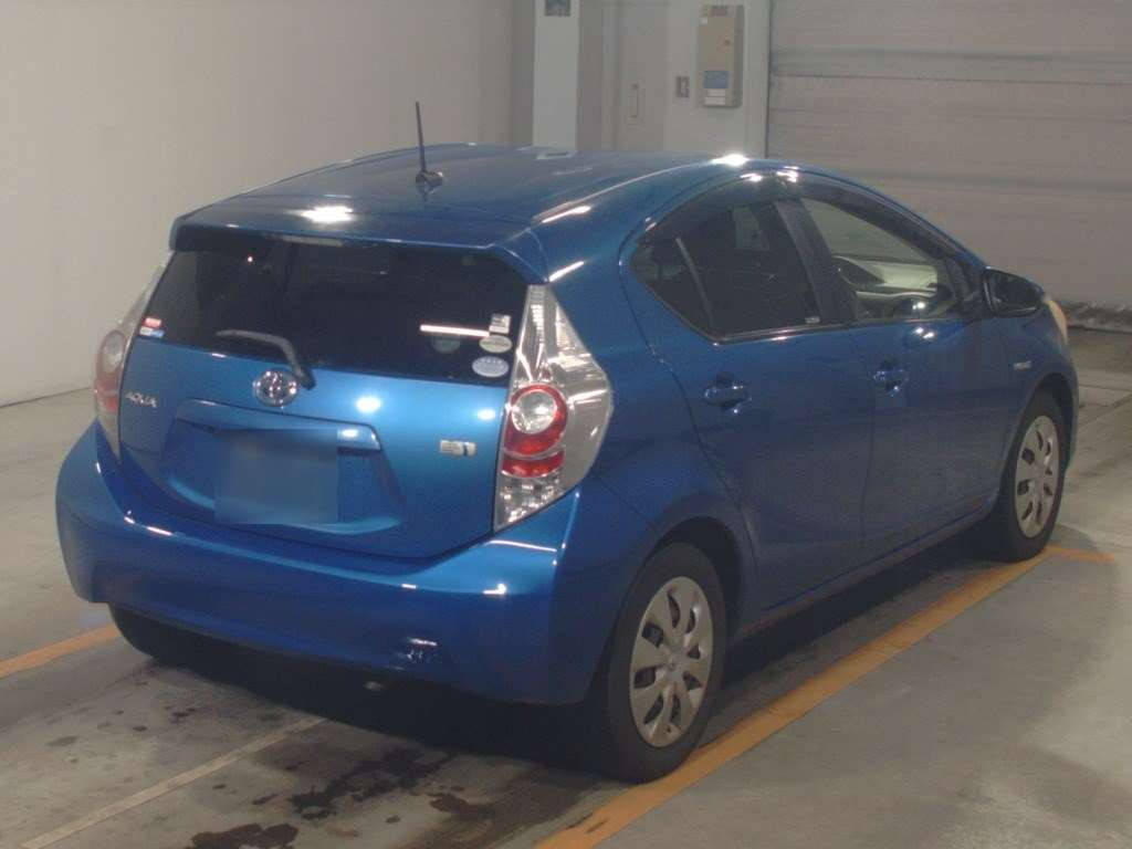 2012 Toyota Aqua NHP10[1]