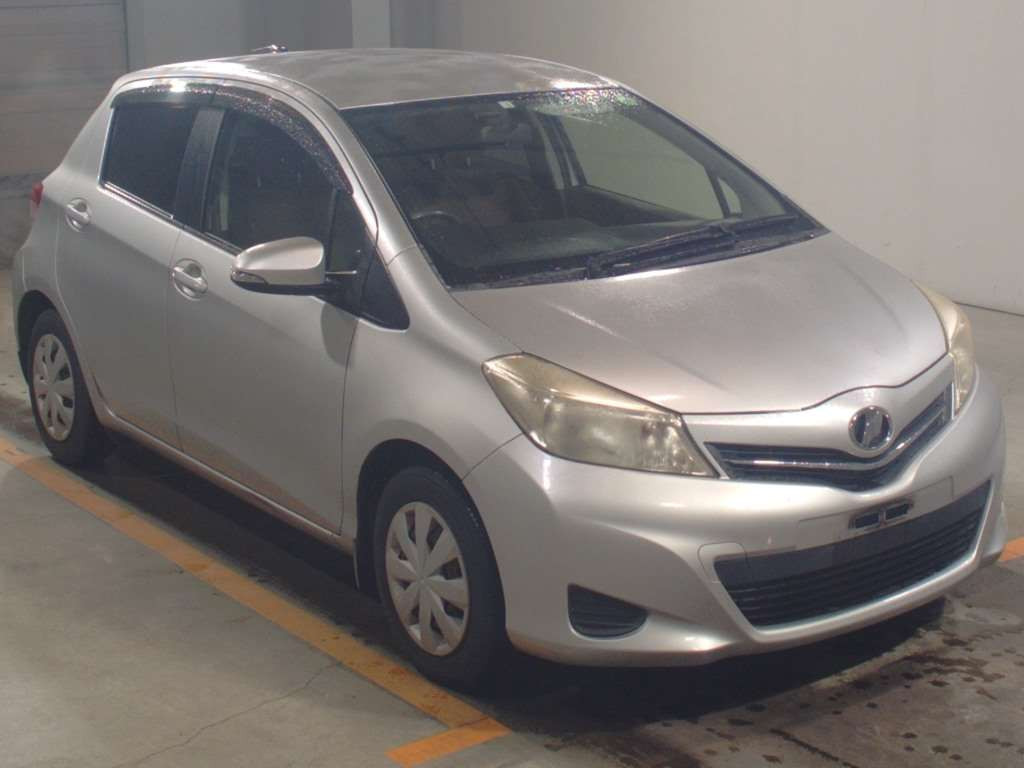 2011 Toyota Vitz NSP130[2]