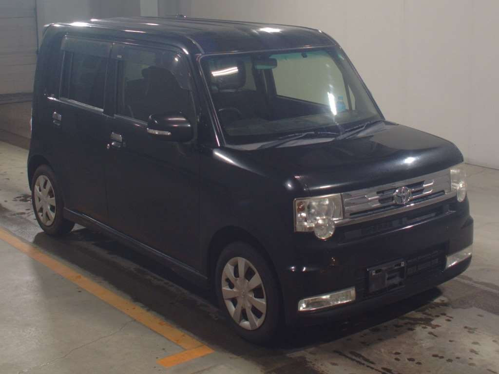 2012 Toyota Pixis Space L575A[2]