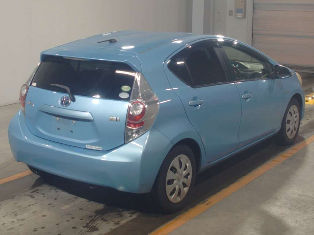 2012 Toyota Aqua NHP10[1]