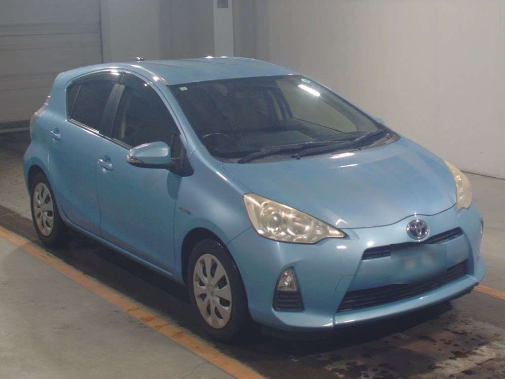 2012 Toyota Aqua NHP10[2]