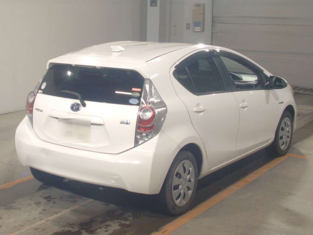 2014 Toyota Aqua NHP10[1]