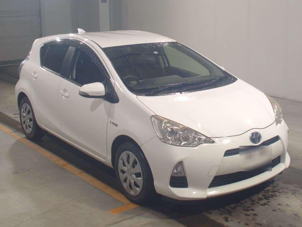 2014 Toyota Aqua NHP10[2]