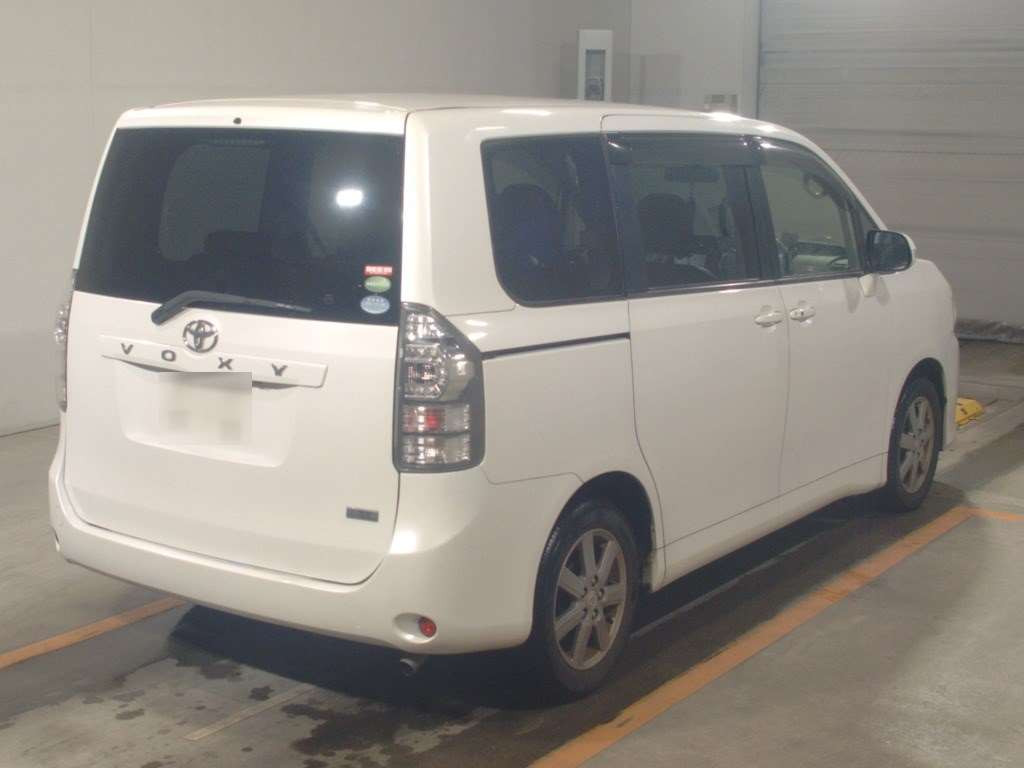 2013 Toyota Voxy ZRR70G[1]