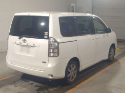 2013 Toyota Voxy