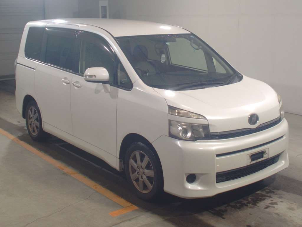 2013 Toyota Voxy ZRR70G[2]