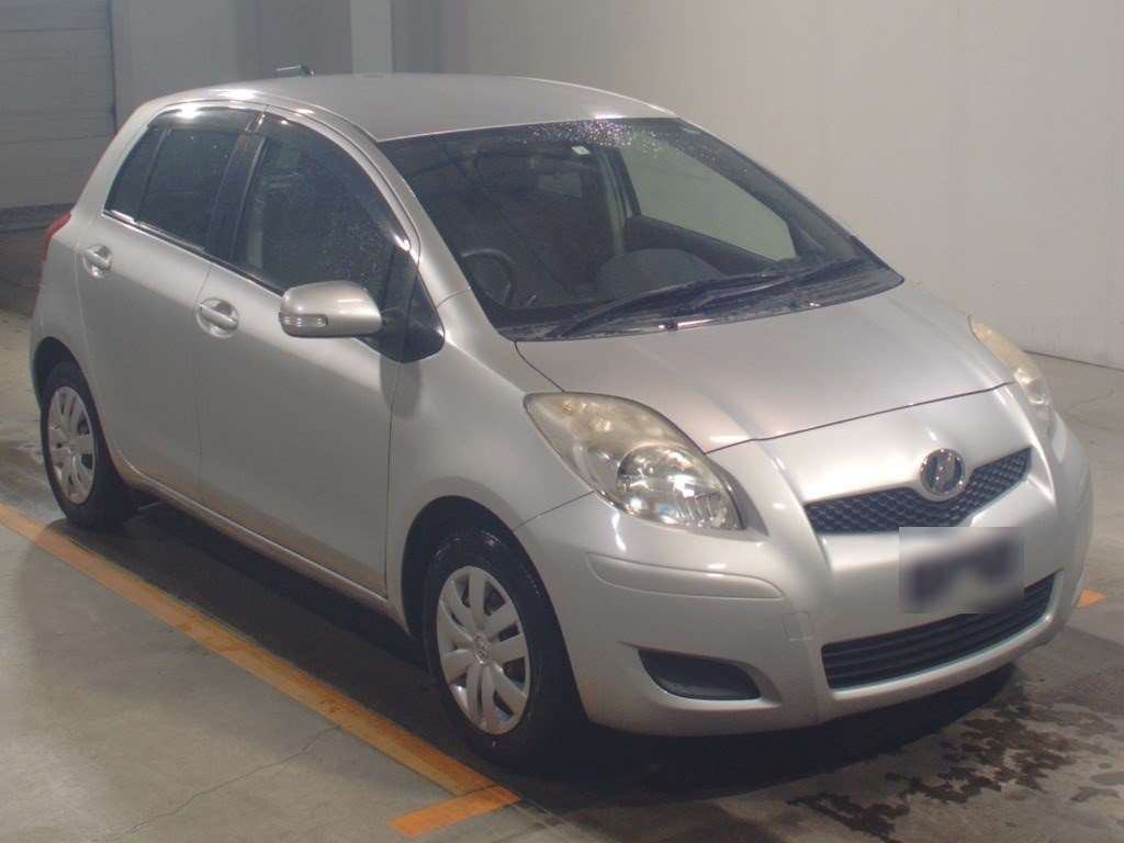 2010 Toyota Vitz SCP90[2]