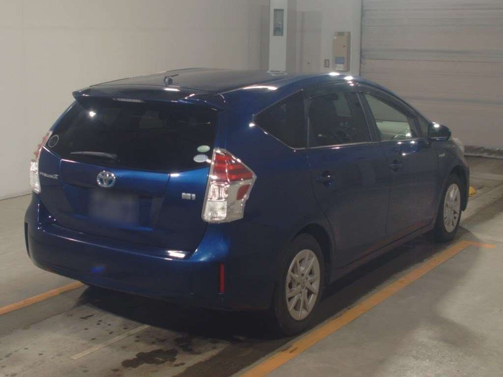 2014 Toyota Prius alpha ZVW40W[1]