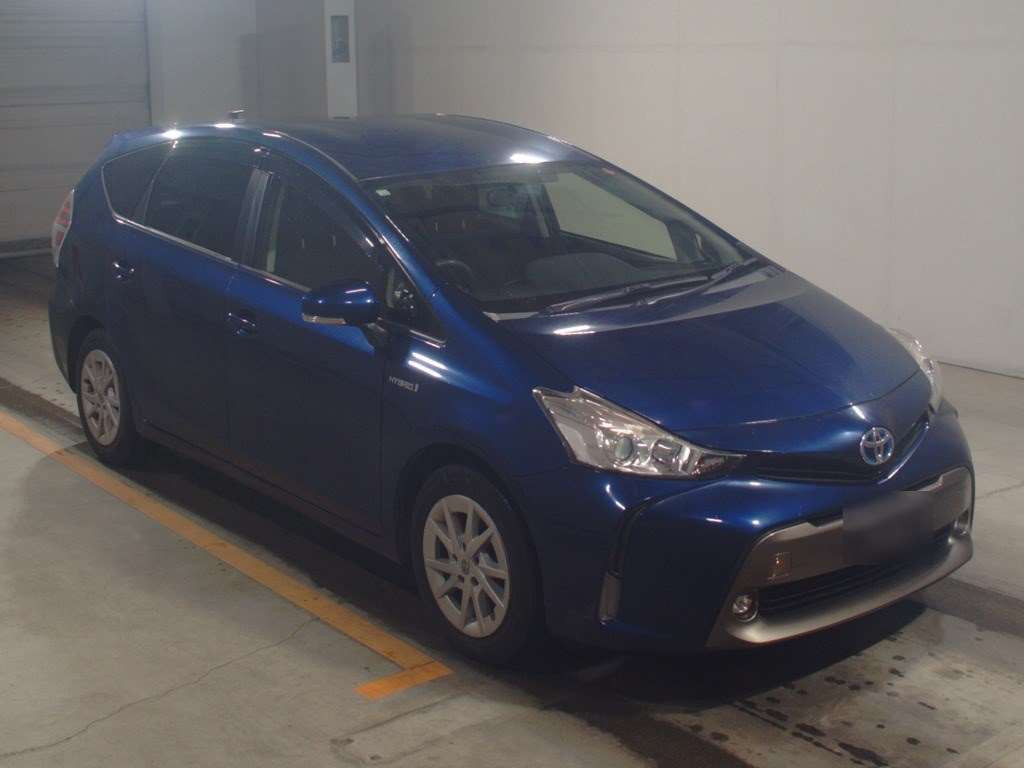 2014 Toyota Prius alpha ZVW40W[2]