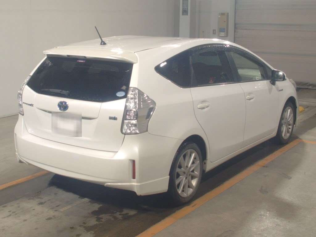 2013 Toyota Prius alpha ZVW41W[1]