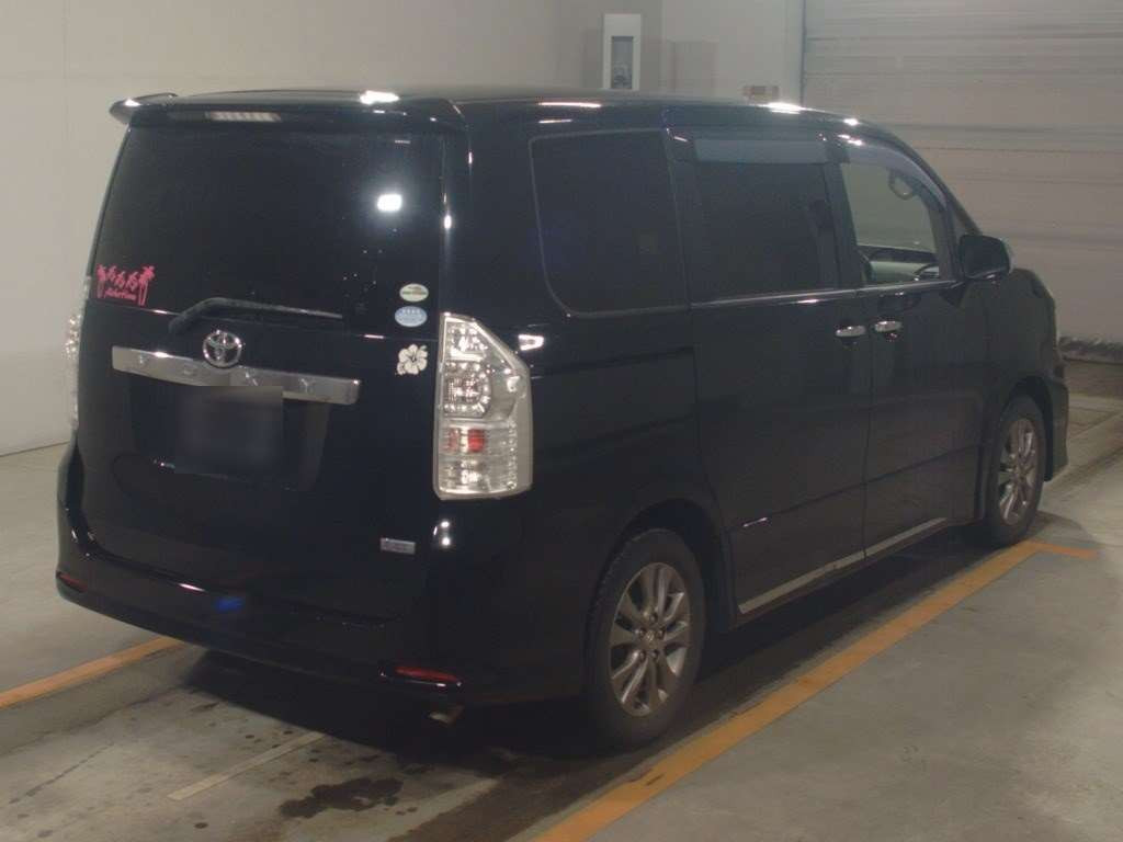 2012 Toyota Voxy ZRR70W[1]