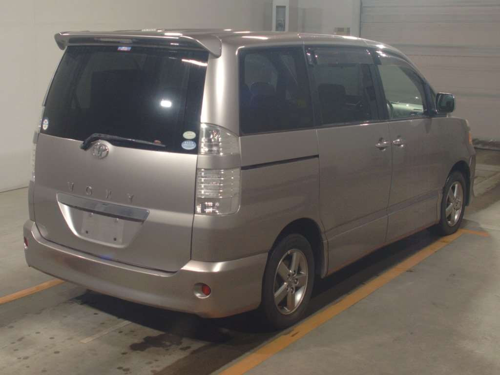 2005 Toyota Voxy AZR60G[1]