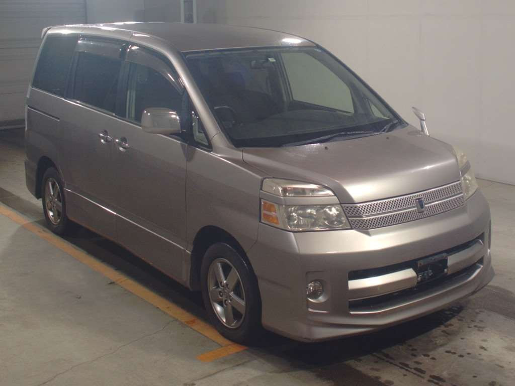 2005 Toyota Voxy AZR60G[2]