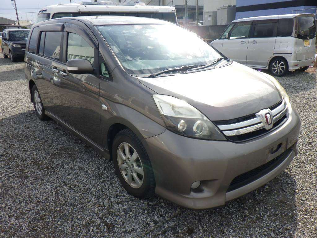 2011 Toyota Isis ZGM10W[2]