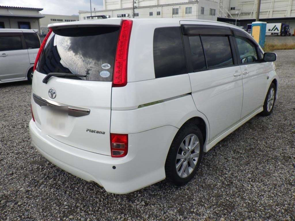 2008 Toyota Isis ANM10W[1]