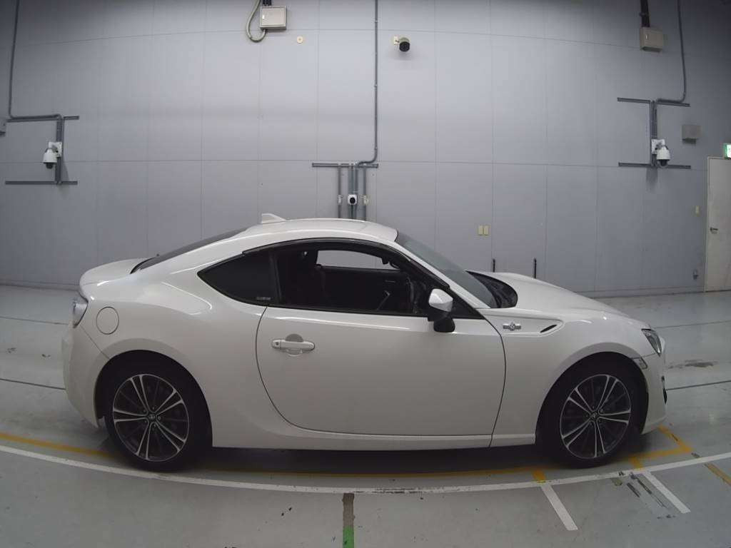 2016 Toyota 86 ZN6[2]