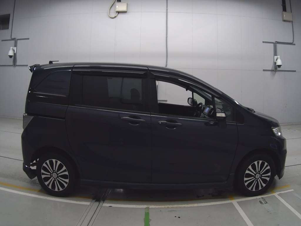 2014 Honda Freed Spike GB3[2]