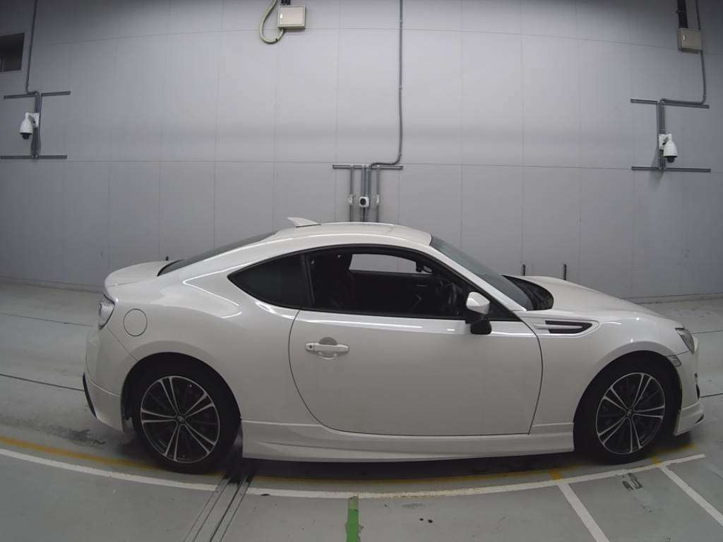 2013 Toyota 86 ZN6[2]