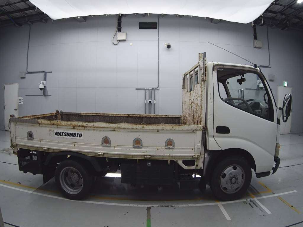 2009 Hino DUTRO XZU508M[2]