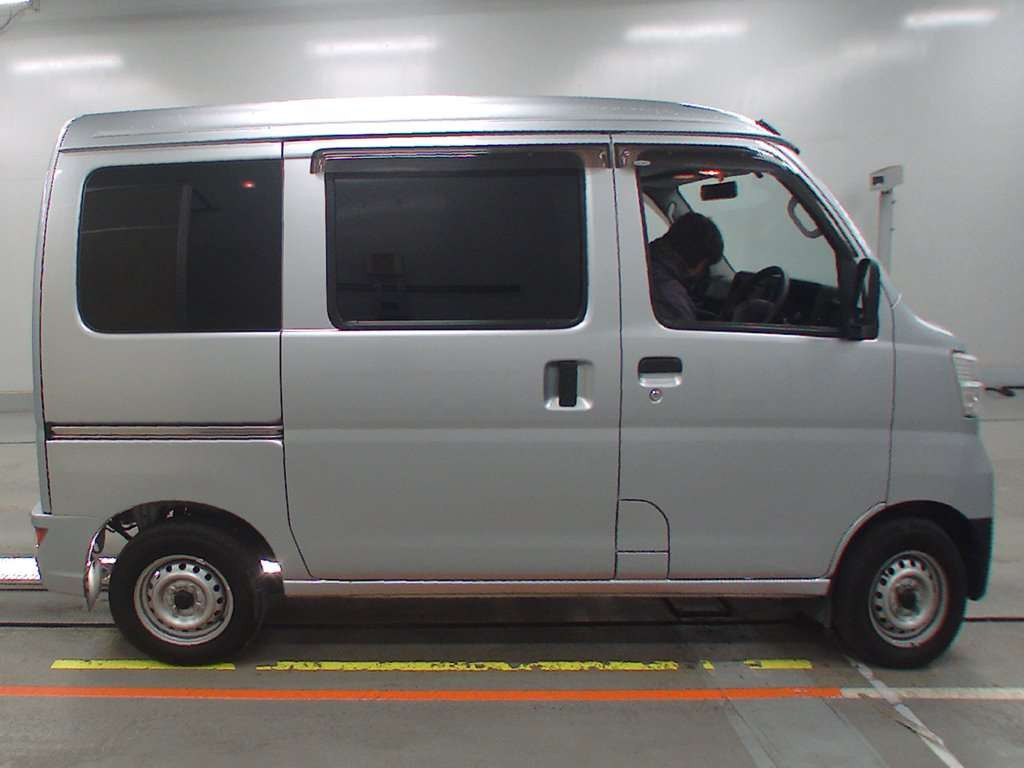 2021 Daihatsu Hijet Cargo S321V[2]