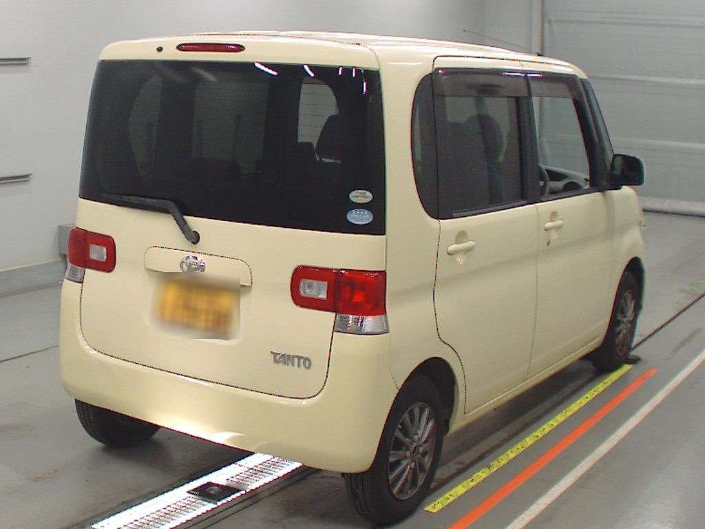 2010 Daihatsu Tanto L375S[1]