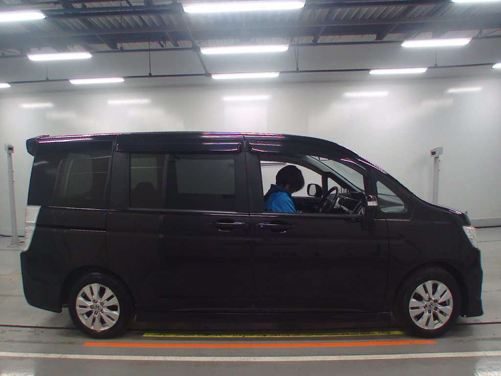 2009 Honda Step WGN Spada RK5[2]