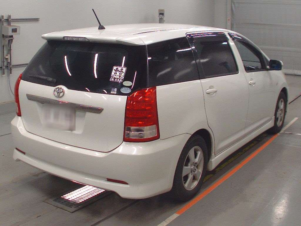 2005 Toyota Wish ZNE10G[1]